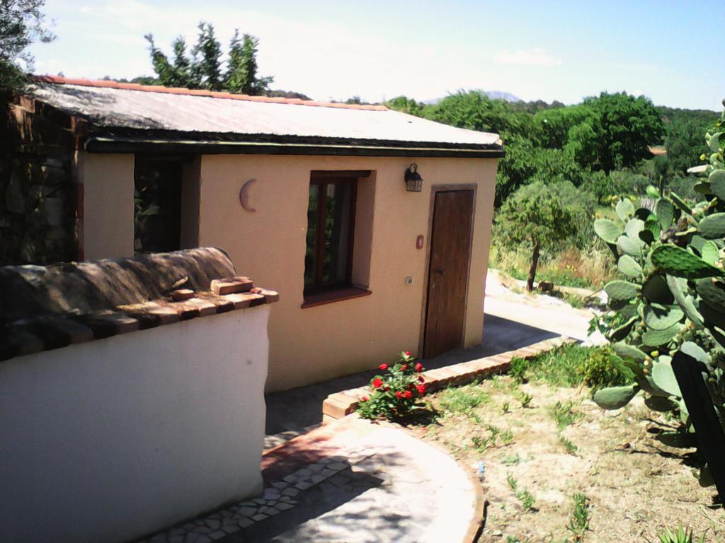 Addisora Appartamenti Cala Liberotto Exteriör bild